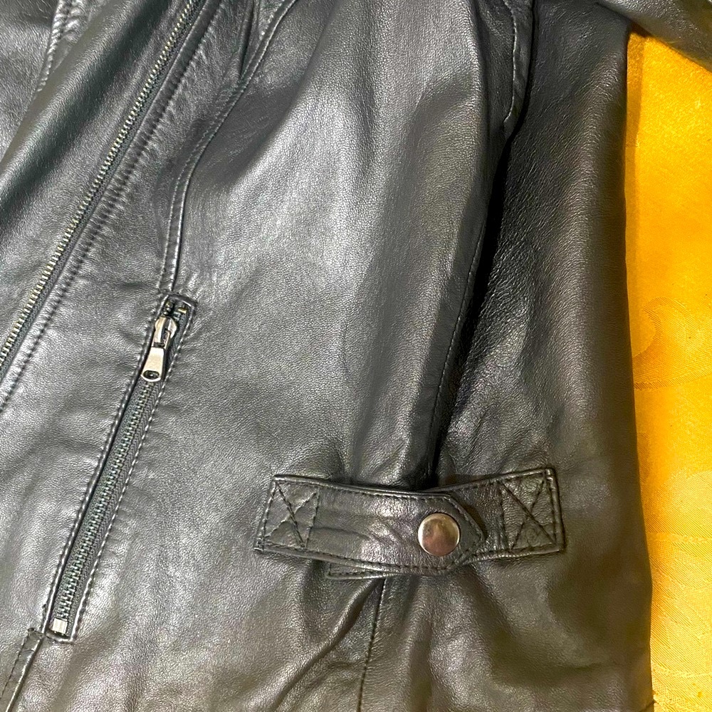 Authentic Leather Jacket For Ladies . - image 4